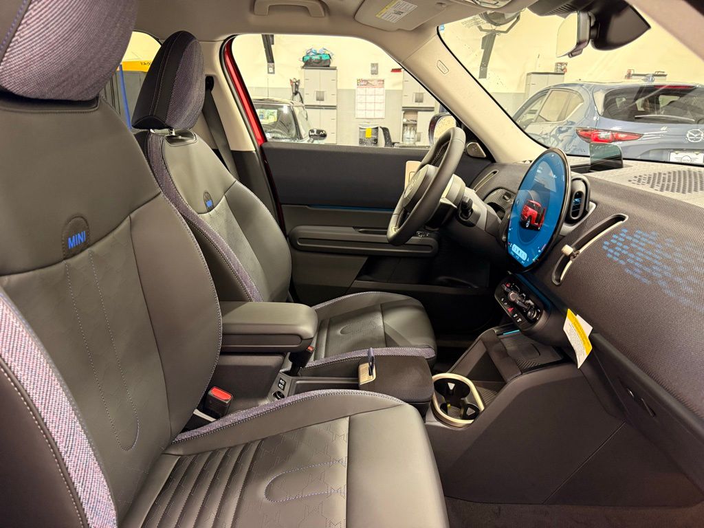 2025 MINI Cooper Countryman Iconic 29