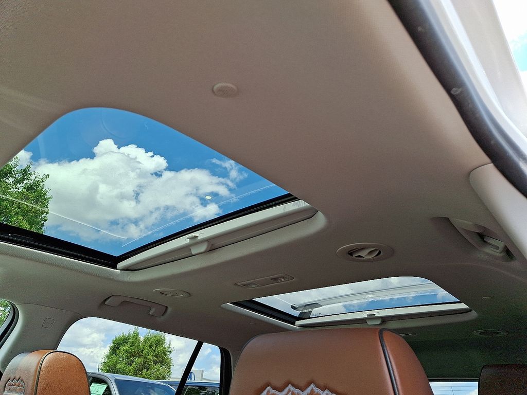Thumbnail: 2020 Chevrolet Traverse - 15