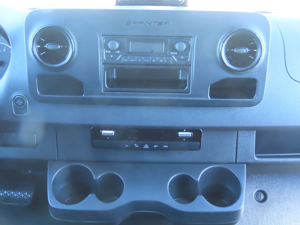 Thumbnail: 2025 Mercedes-Benz Sprinter - 15