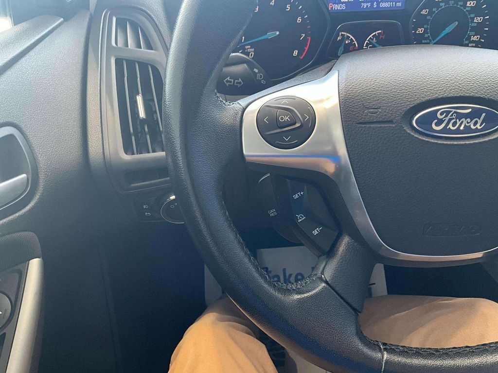 Used 2013 Race Red Ford SE image 11