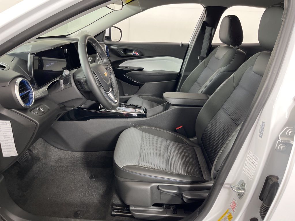 Thumbnail: 2025 Chevrolet Trax - 22