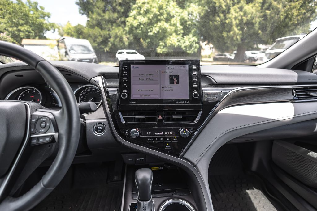 2022 Toyota Camry XLE thumbnail 24