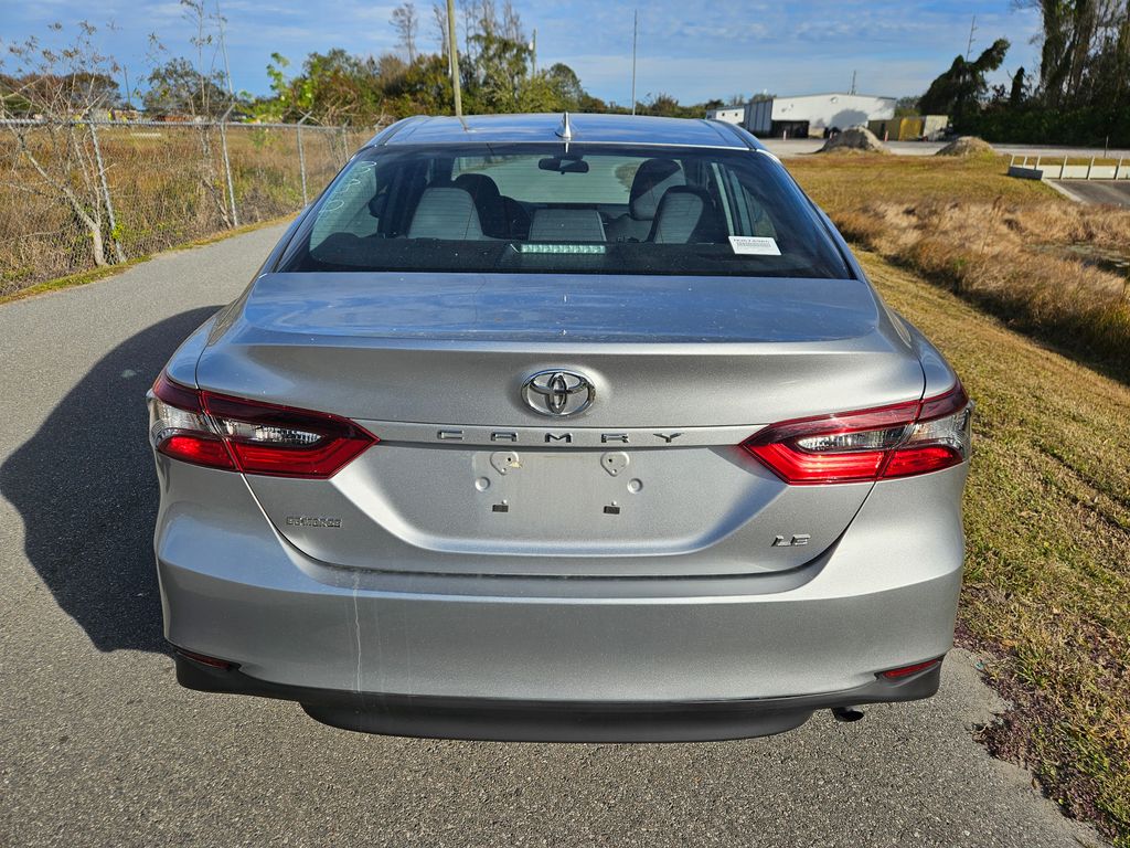 2022 Toyota Camry LE 4