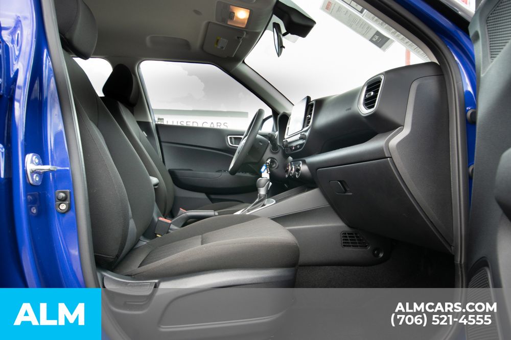 2025 Hyundai Venue SE photo 7