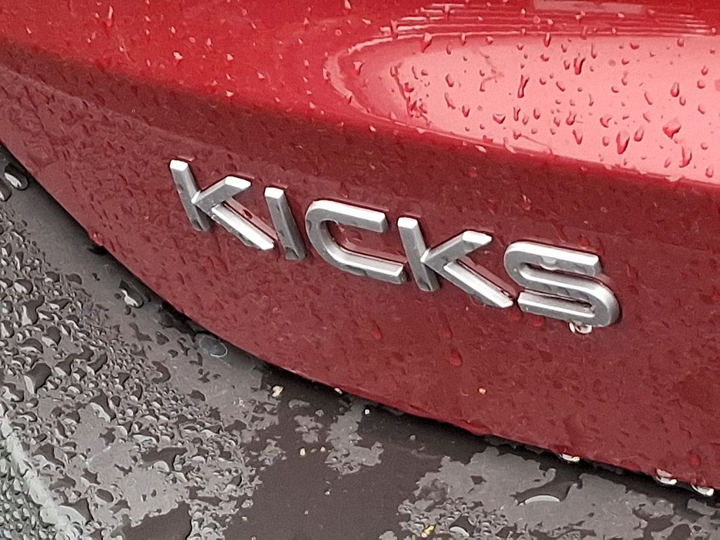 2025 Nissan Kicks SR 11