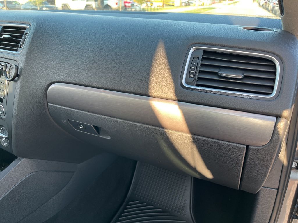 2014 Volkswagen Jetta SEL 28