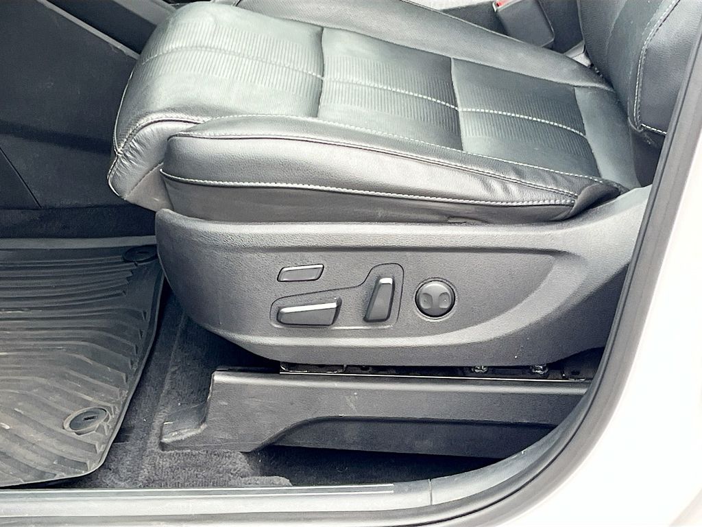 Used 2021 White Kia SX image 20