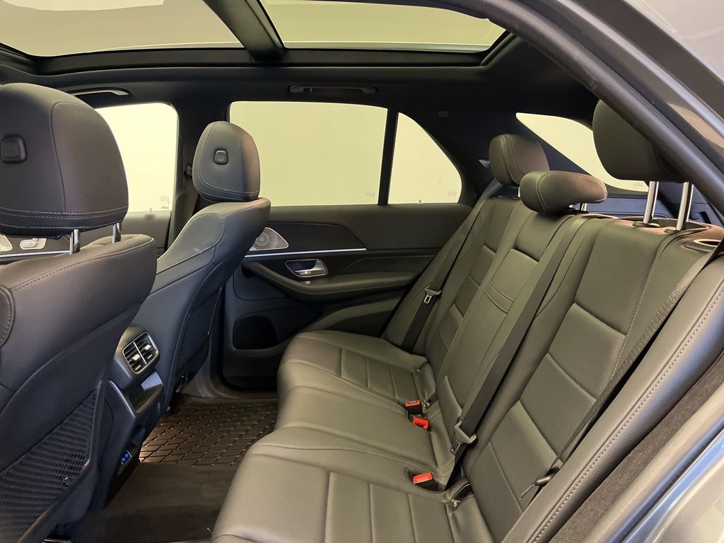 Thumbnail: 2025 Mercedes-Benz GLE - 25