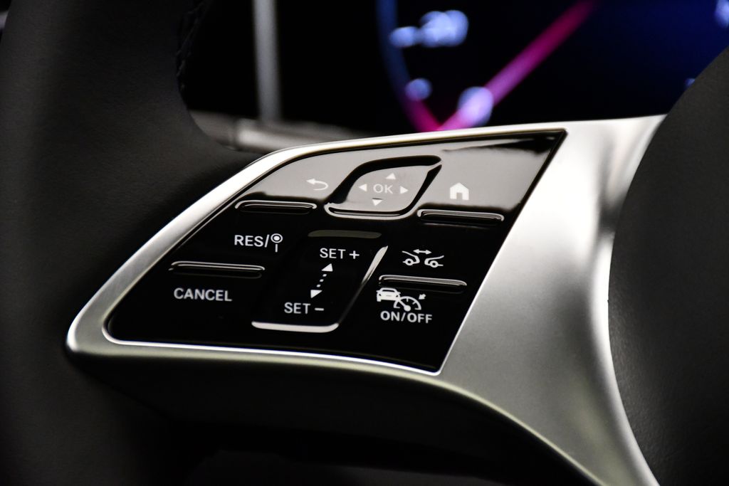 Thumbnail: 2025 Mercedes-Benz GLC - 23