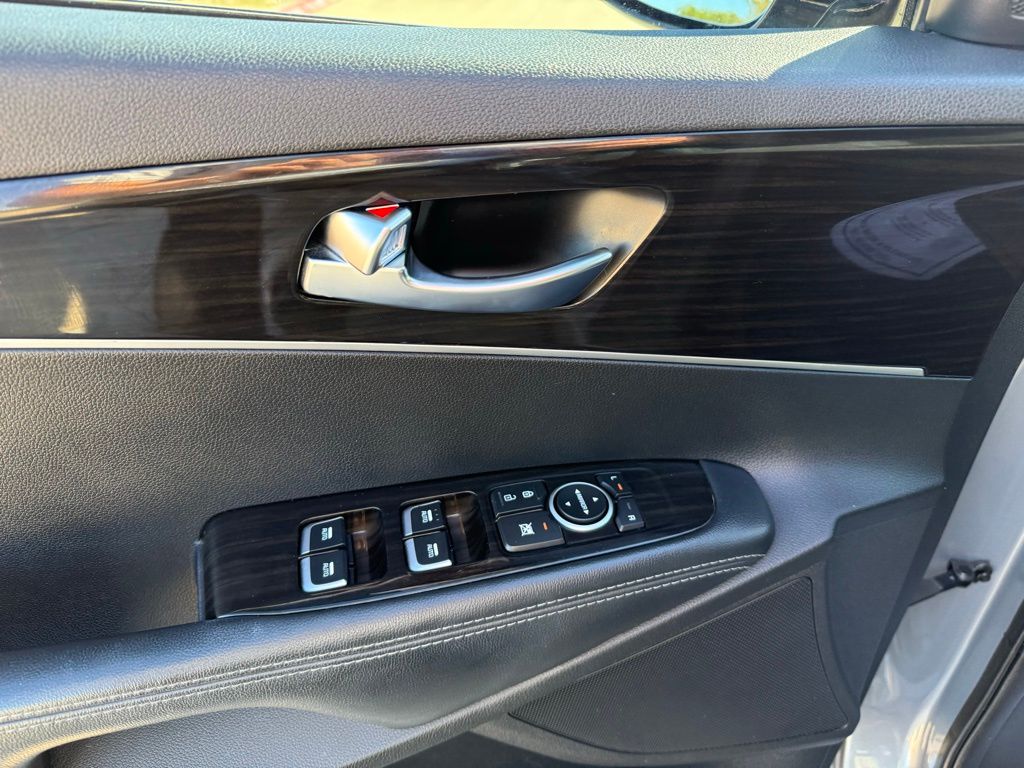 Thumbnail: 2020 Kia Sorento - 10