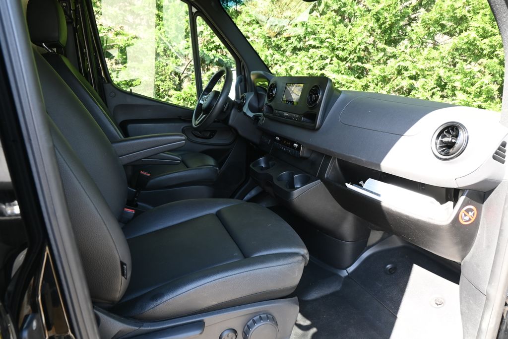 Thumbnail: 2020 Mercedes-Benz Sprinter - 16