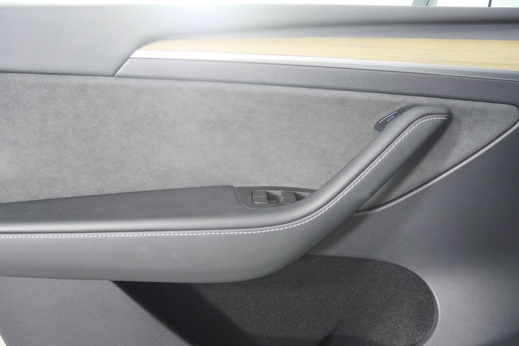 Thumbnail: 2023 Tesla Model Y - 9