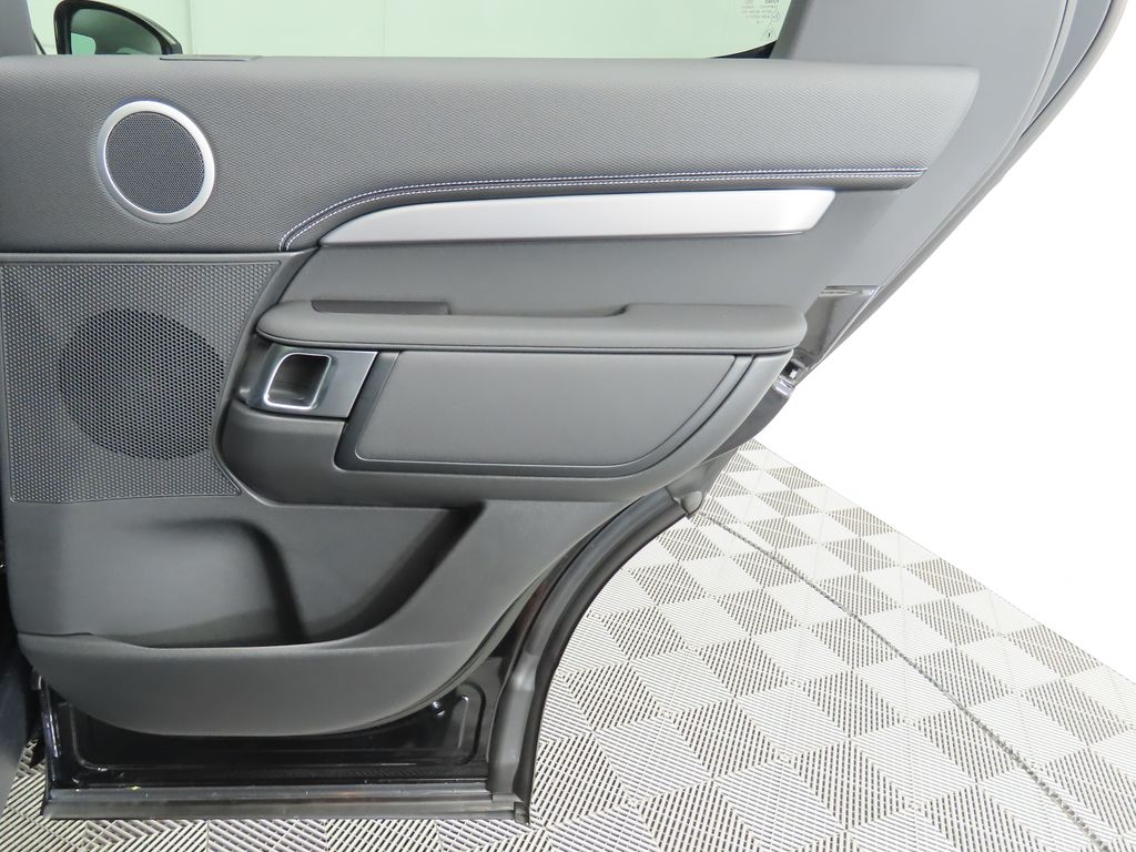 Thumbnail: 2026 Land Rover Discovery - 27