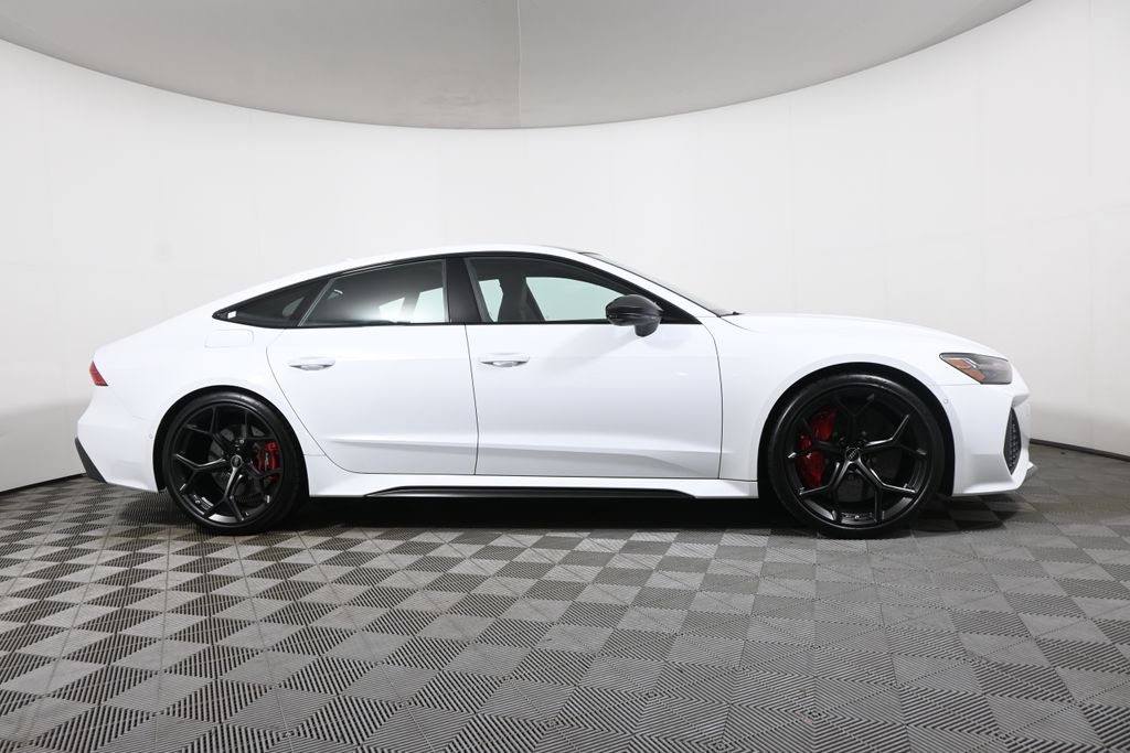 Thumbnail: 2025 Audi RS 7 - 8