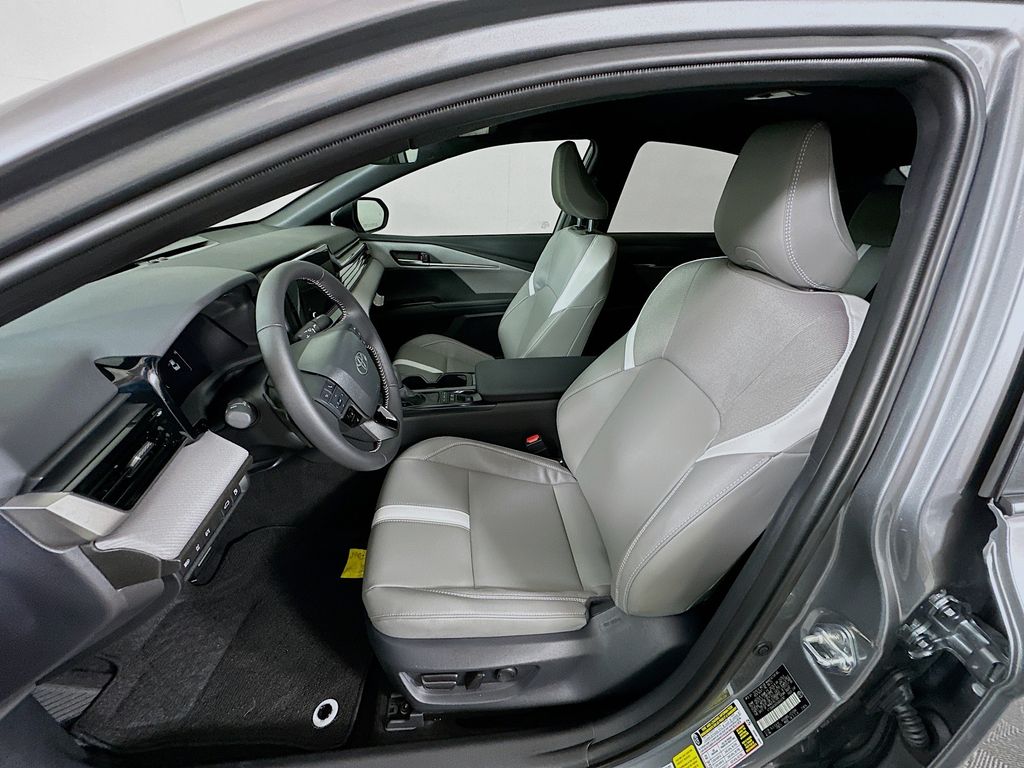 Thumbnail: 2025 Toyota Camry - 21