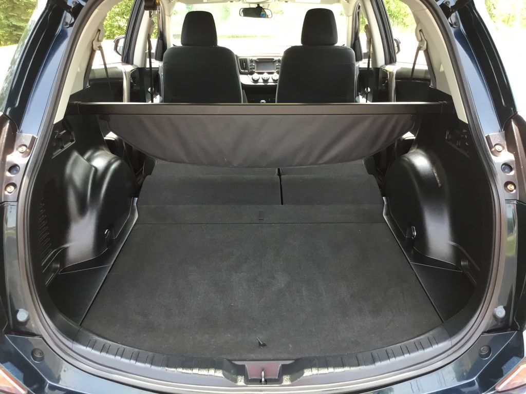 2018 Toyota RAV4 LE 14