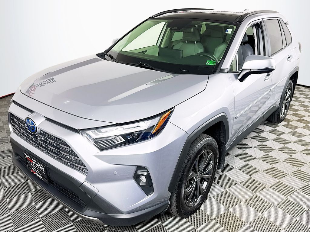 View vehicle photo 3