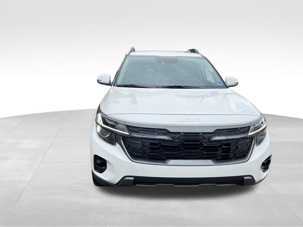 Used 2024 White Kia X-Line image 9