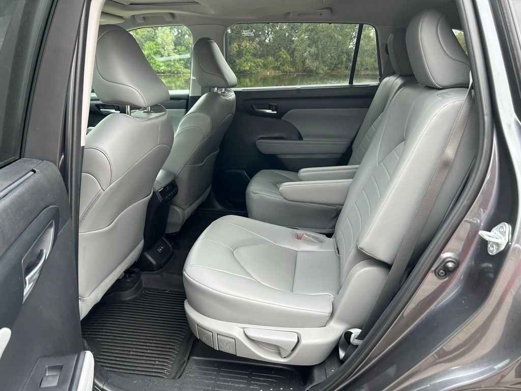 Thumbnail: 2023 Toyota Highlander - 14