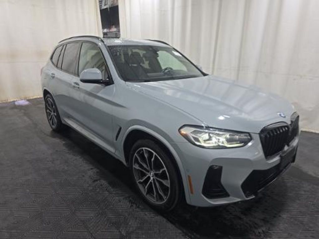 Used 2023 Gray BMW xDrive30i image 3
