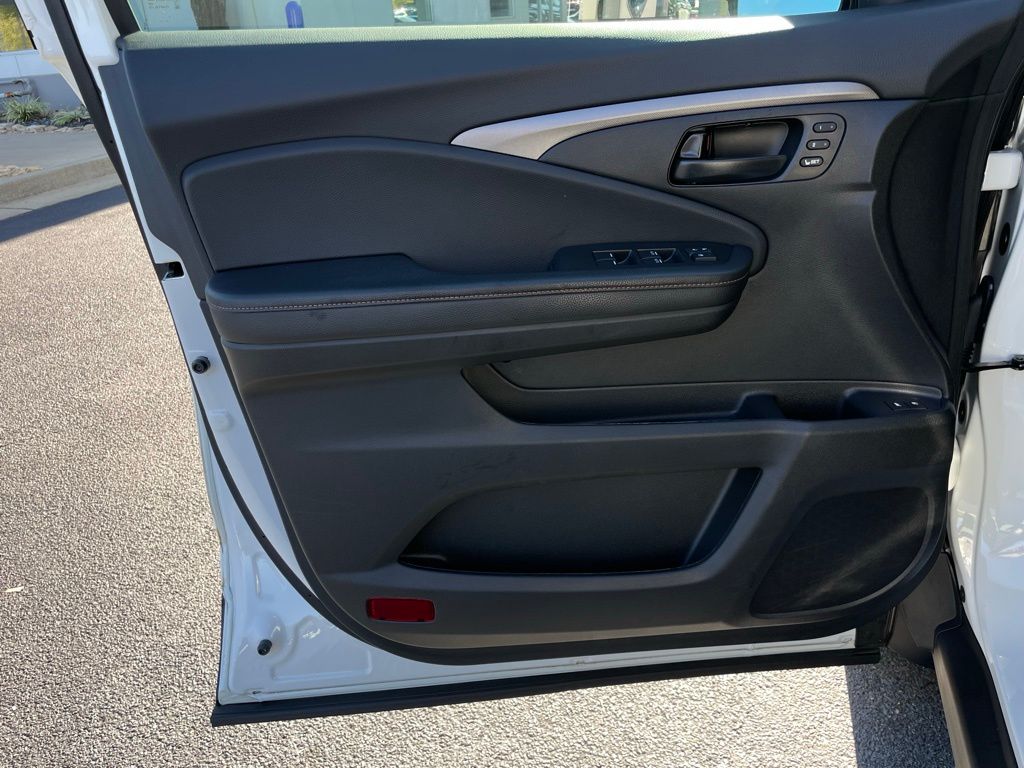 Thumbnail: 2022 Honda Passport - 24