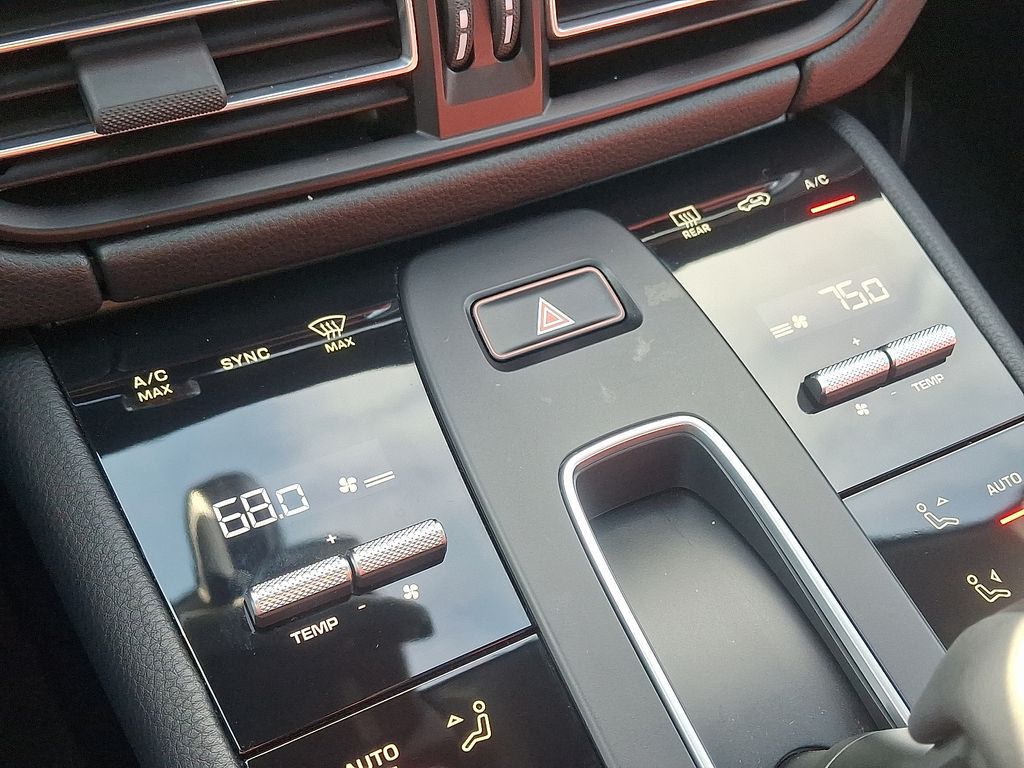 Thumbnail: 2023 Porsche Macan - 17