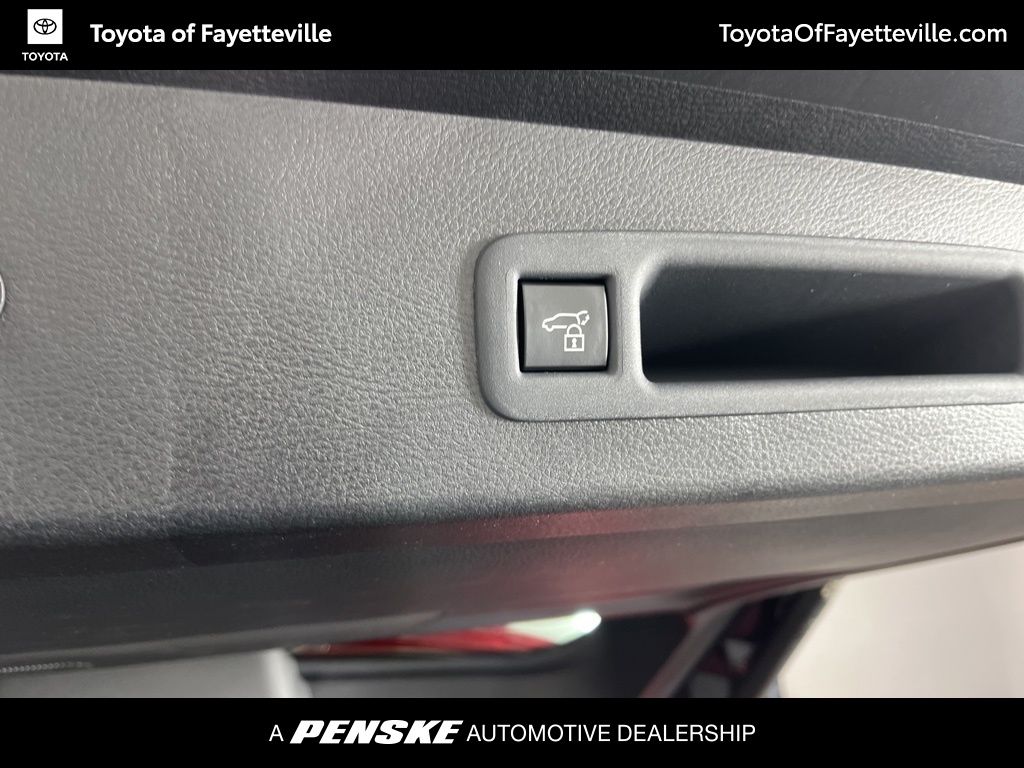 Thumbnail: 2025 Toyota Sienna - 22