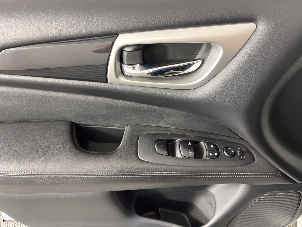 Thumbnail: 2020 Nissan Pathfinder - 25