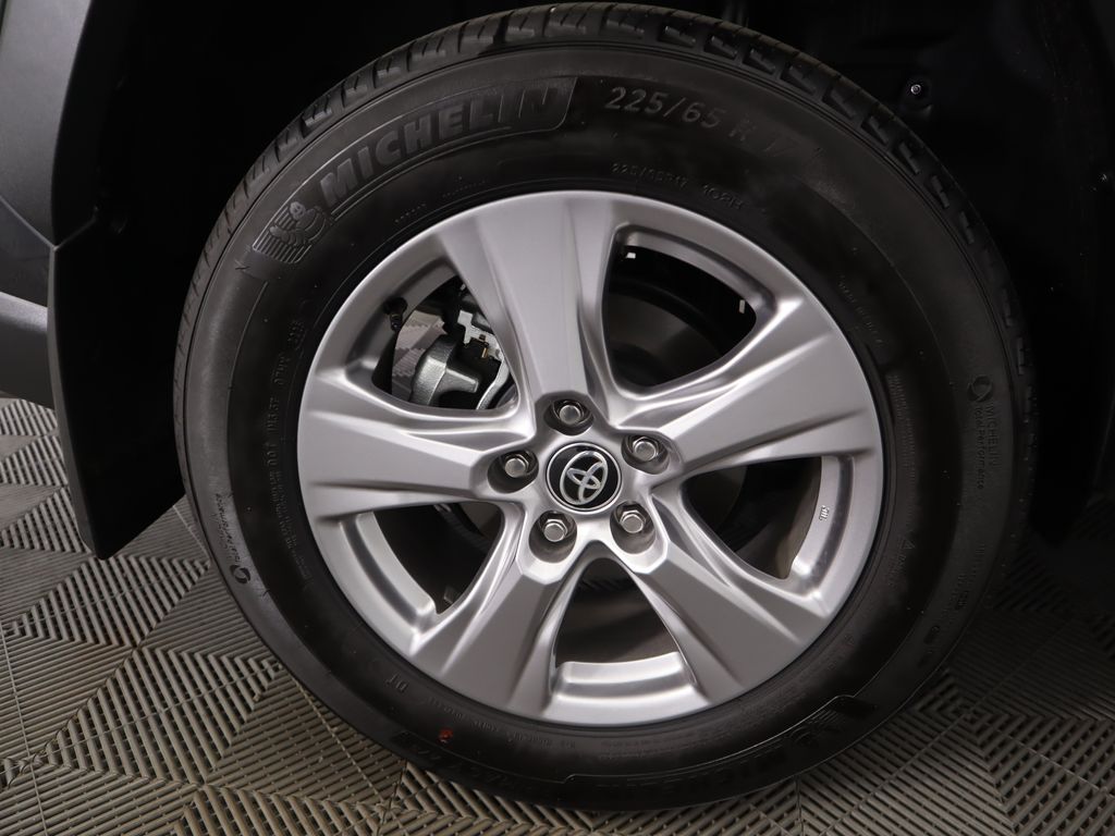 Thumbnail: 2025 Toyota RAV4 - 32