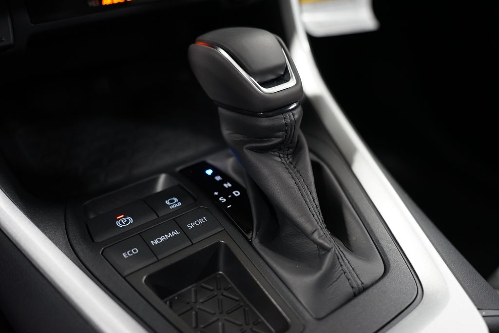 2025 Toyota RAV4 XLE Premium 22