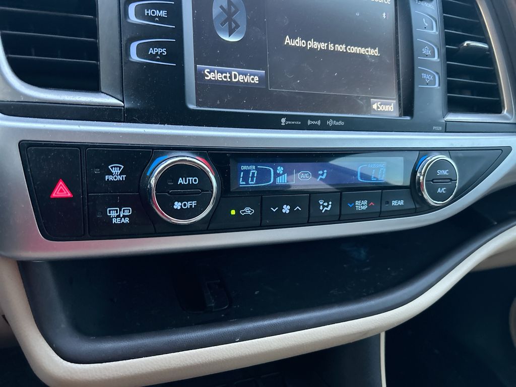 Thumbnail: 2017 Toyota Highlander - 24