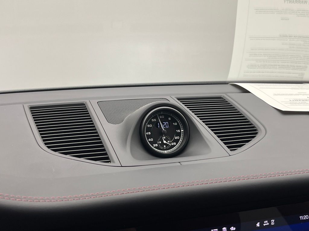 Thumbnail: 2024 Porsche Macan - 25