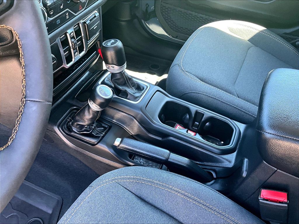 2024 Jeep Wrangler — photo 20
