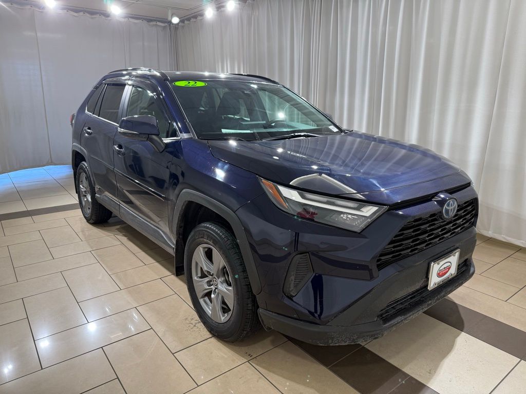 2022 Toyota RAV4 XLE 7