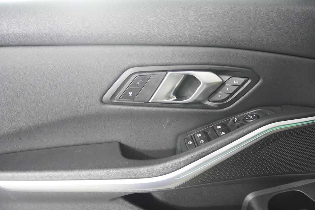 Thumbnail: 2024 BMW 3 Series - 9