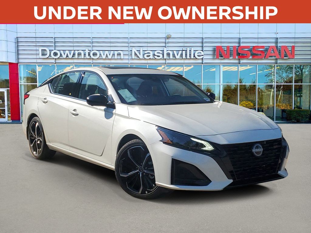 Pearl White 2026 Nissan Altima 2.5 SR FWD Sedan Front-Wheel Drive Continuously Variable Transmission