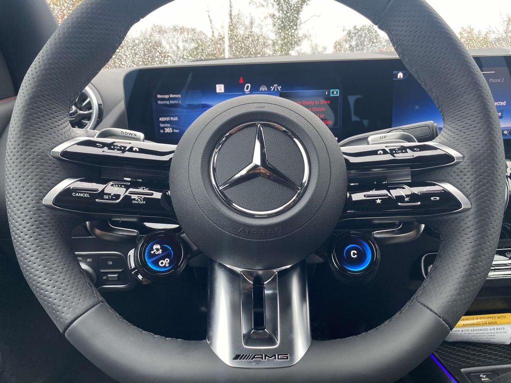 2025 Mercedes-Benz GLA 35 AMG 21