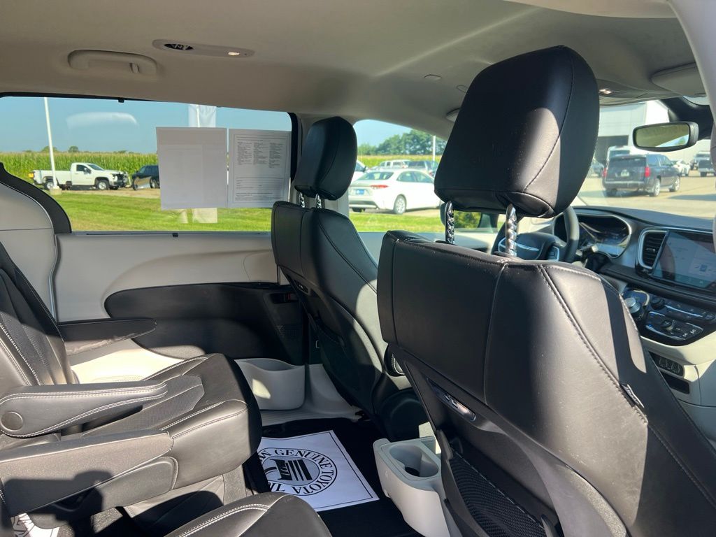 Used 2023 Chrysler Pacifica Van