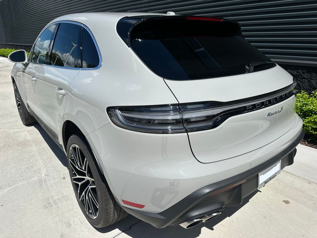 Thumbnail: 2025 Porsche Macan - 3