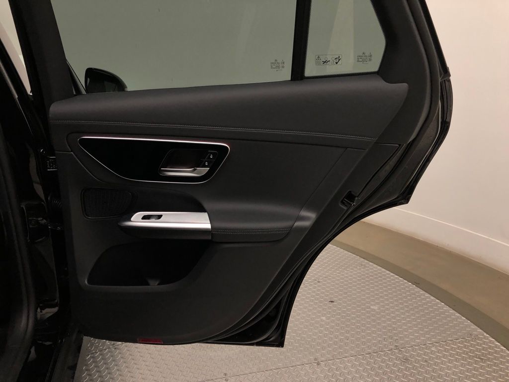 2023 Mercedes-Benz GLC 300 8