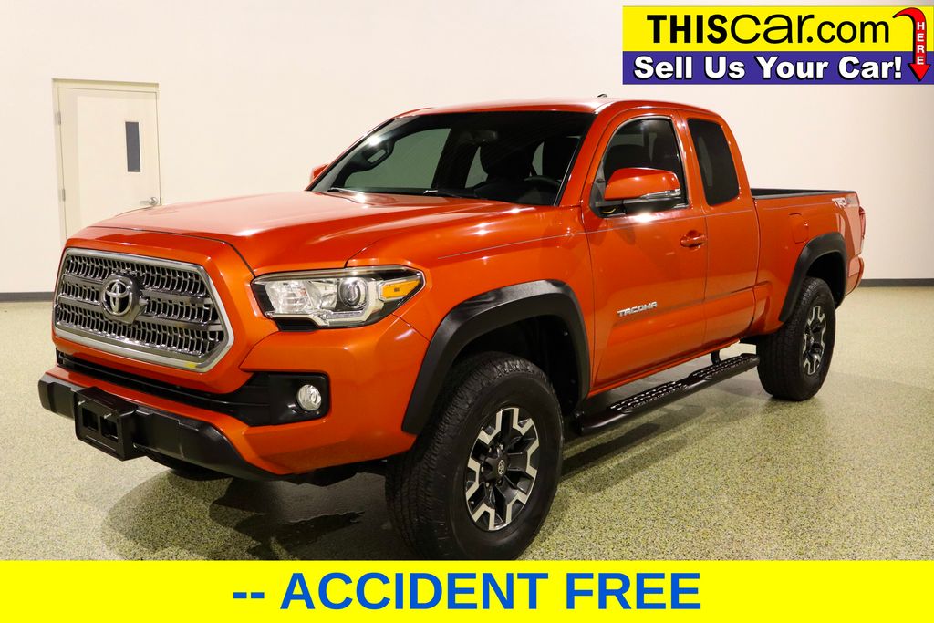 2017 Toyota Tacoma SR5 TRD Sport photo 3