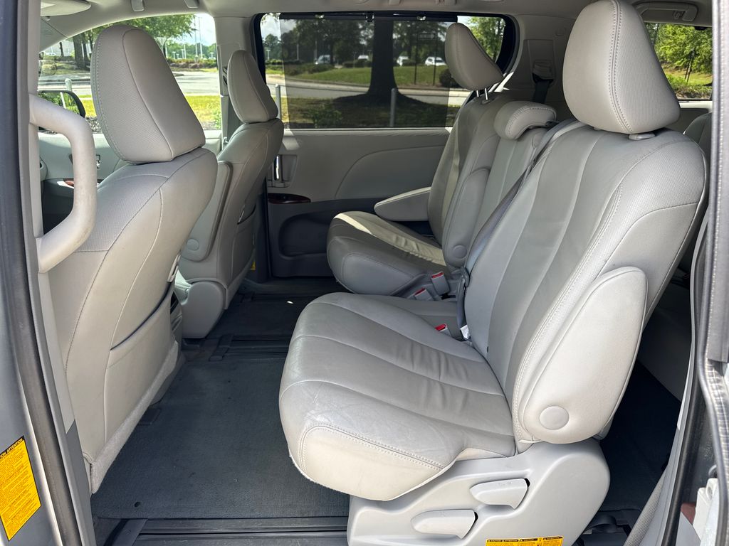 Used 2013 Silver Toyota XLE image 27