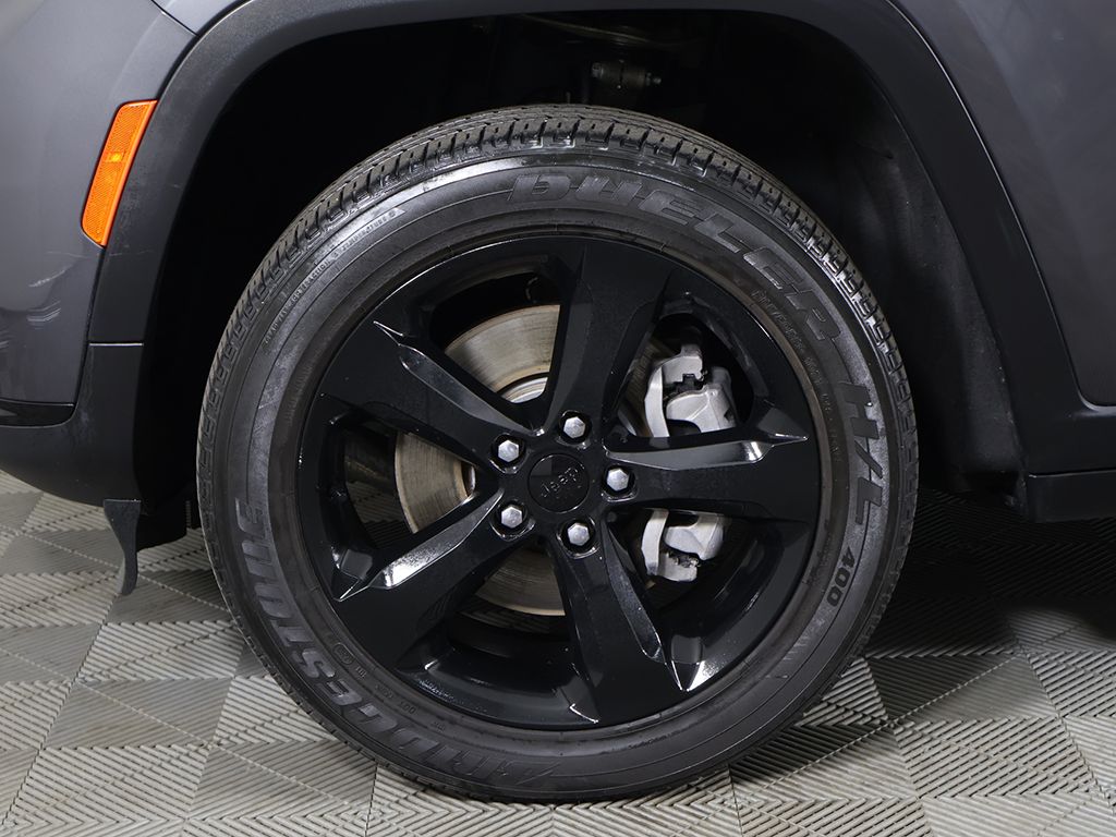 Used 2023 Gray Jeep Altitude image 23