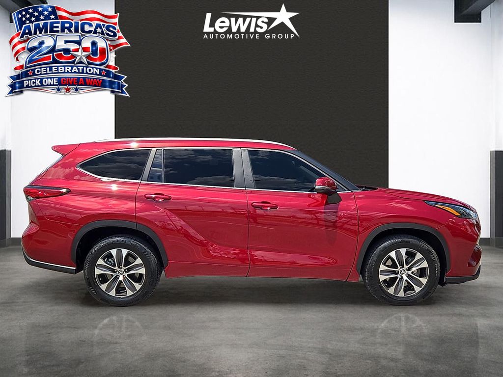 Used 2023 Toyota Highlander XLE For Sale in Farmington, AR