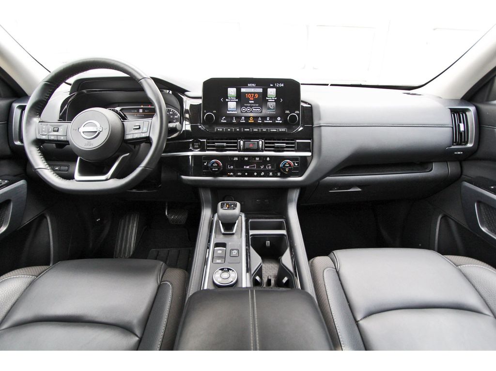 2025 Nissan Pathfinder SL - 8
