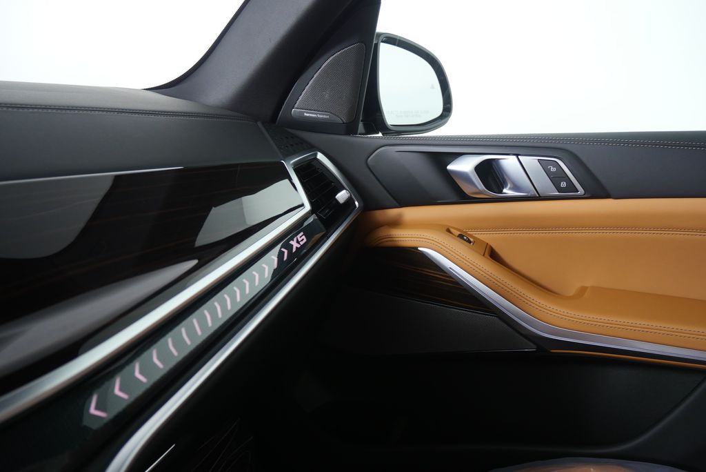 Thumbnail: 2026 BMW X5 - 25