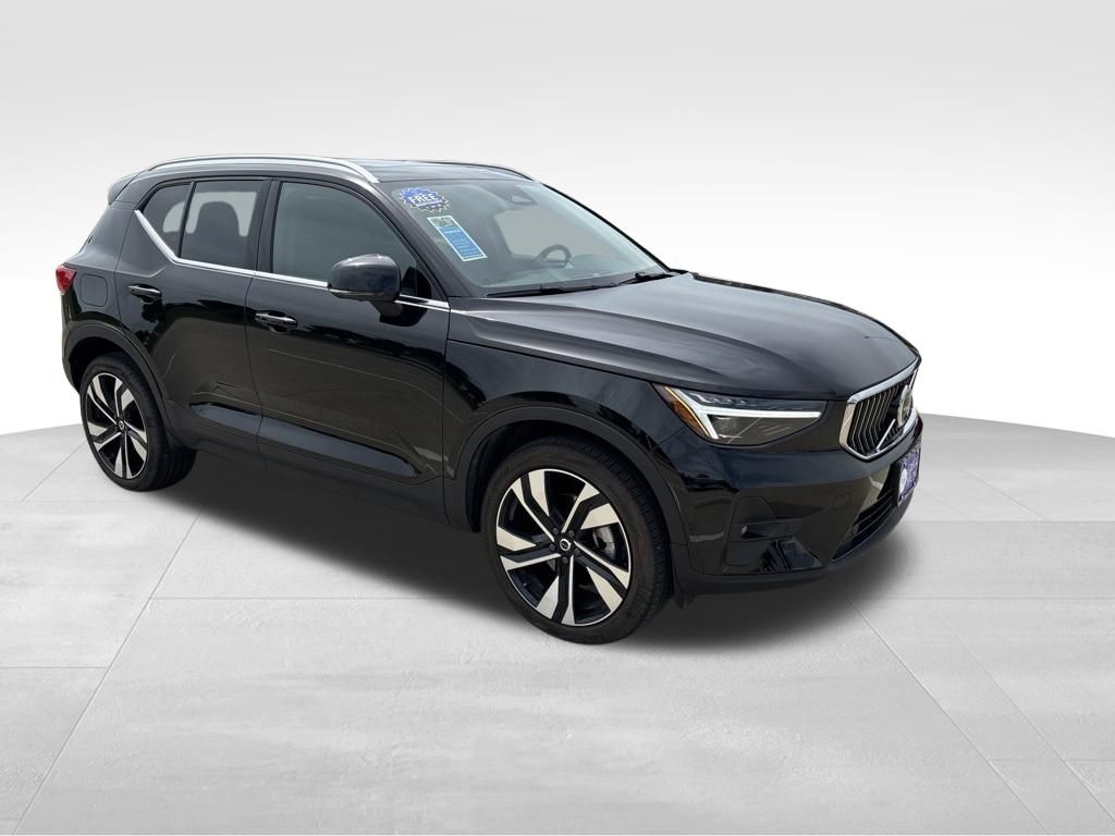Used 2024 Volvo XC40 SUV