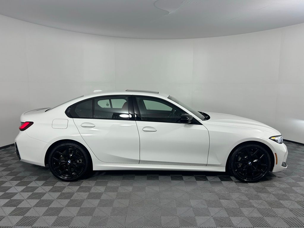 Thumbnail: 2025 BMW 3 Series - 4
