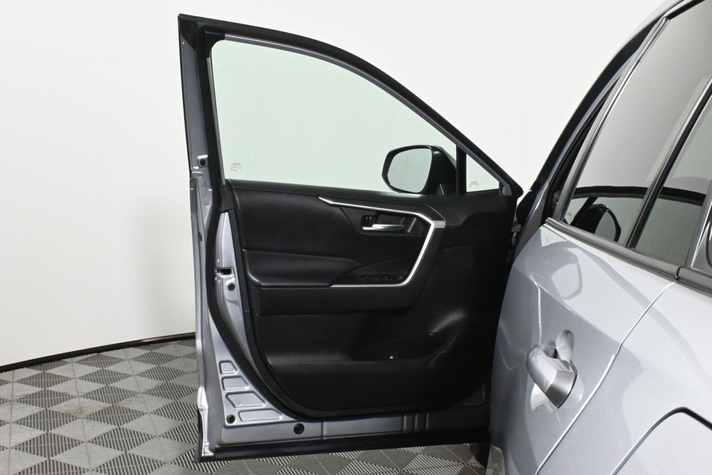 2023 Toyota RAV4 XLE 30