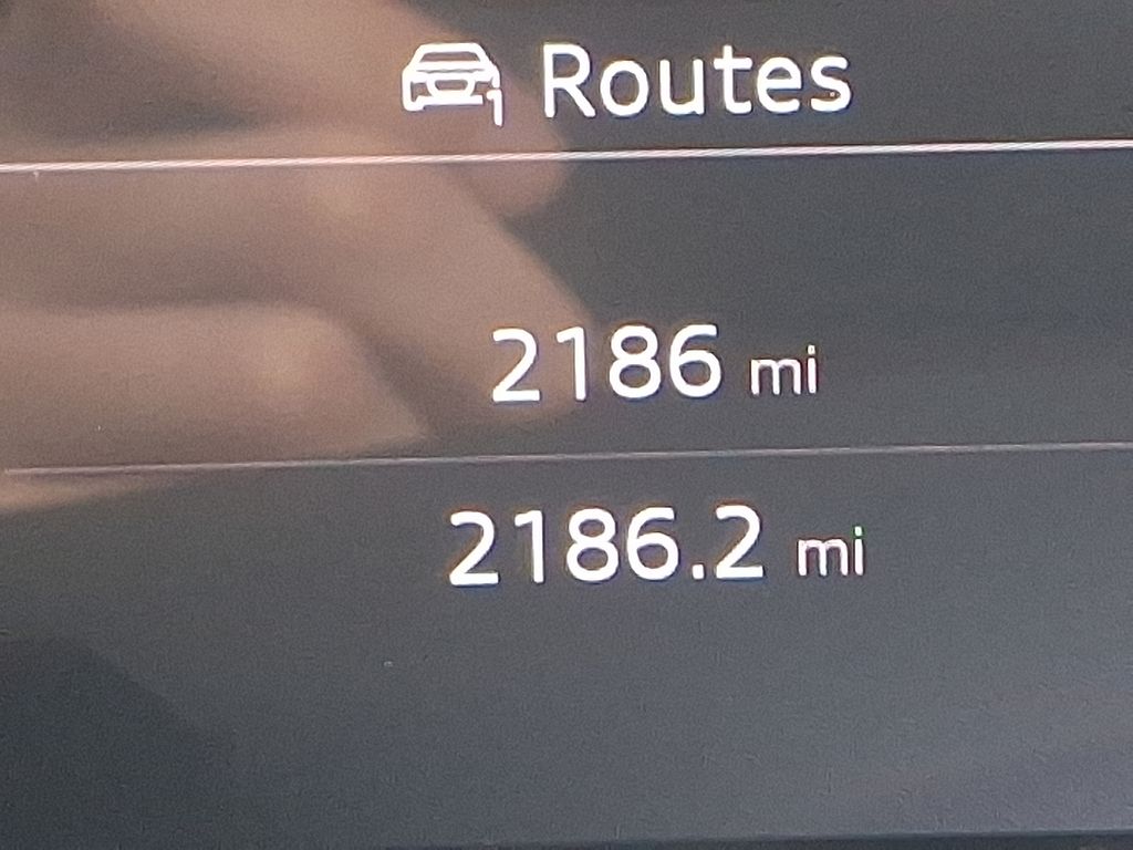 Thumbnail: 2025 Audi e-tron S - 20